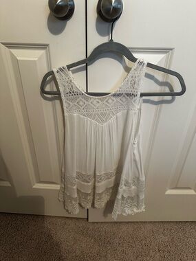 vestique White Lace-Trim Crochet Tank Top